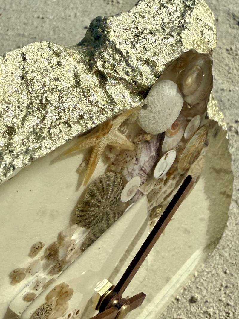 031 Seashell Resin Table Clock – Island Time from Koh Samui