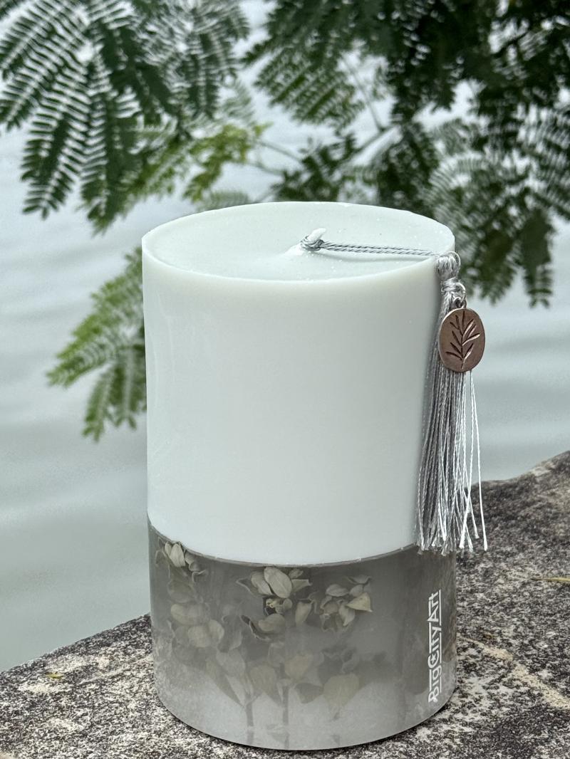 041 White Soy Candle with Preserved Leaves in Epoxy Resin