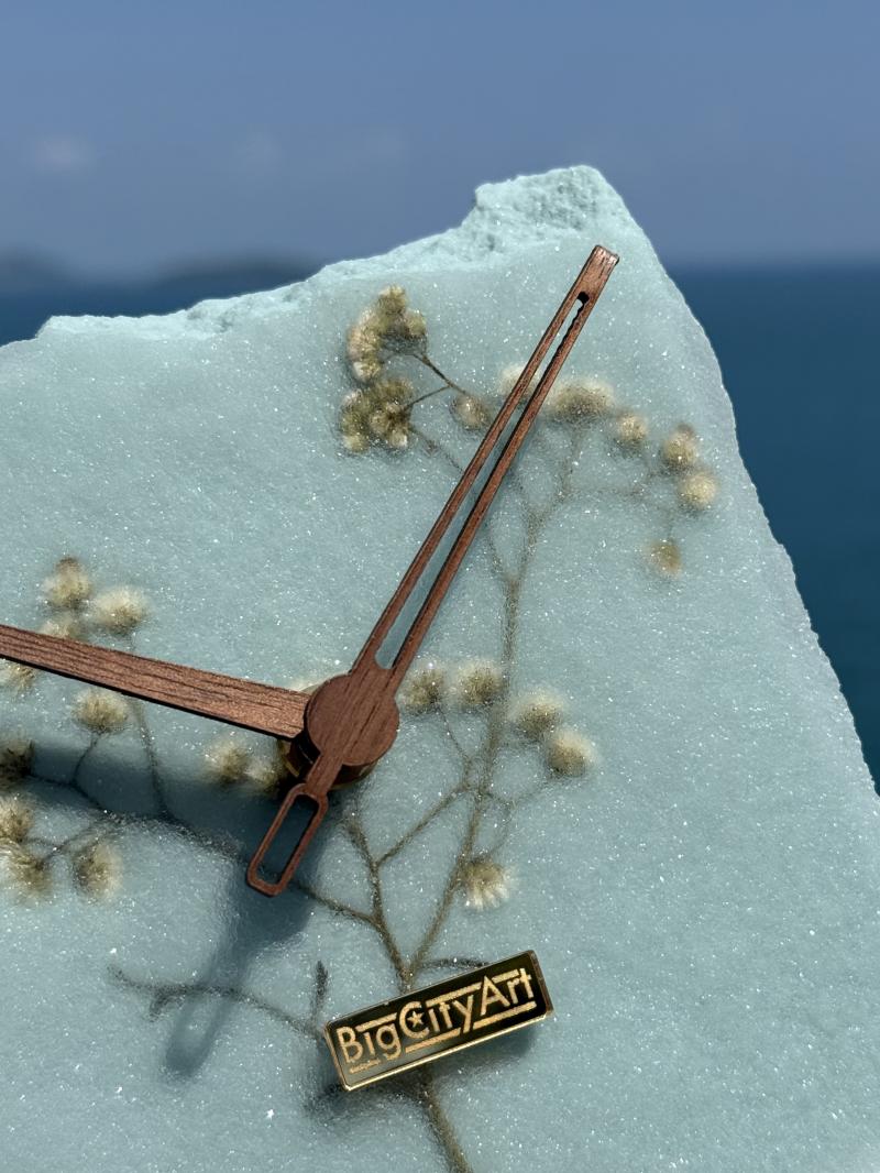 096 Epoxy resin table clock