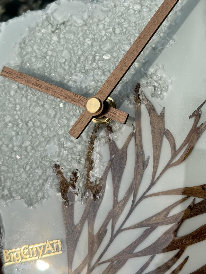 099 Epoxy resin table clock