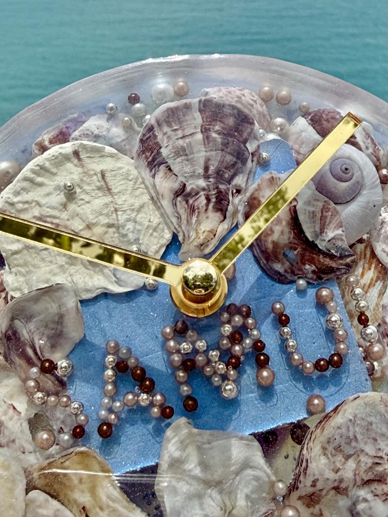 136 Table clock