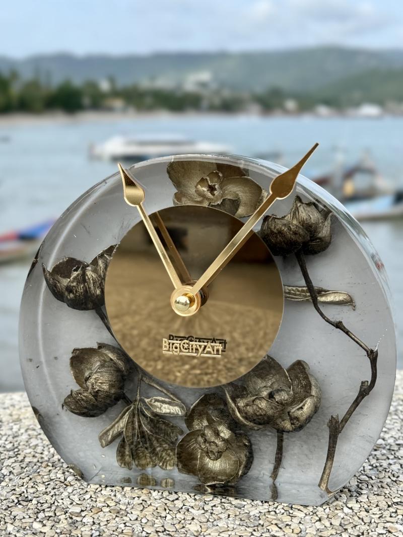 145 Table clock