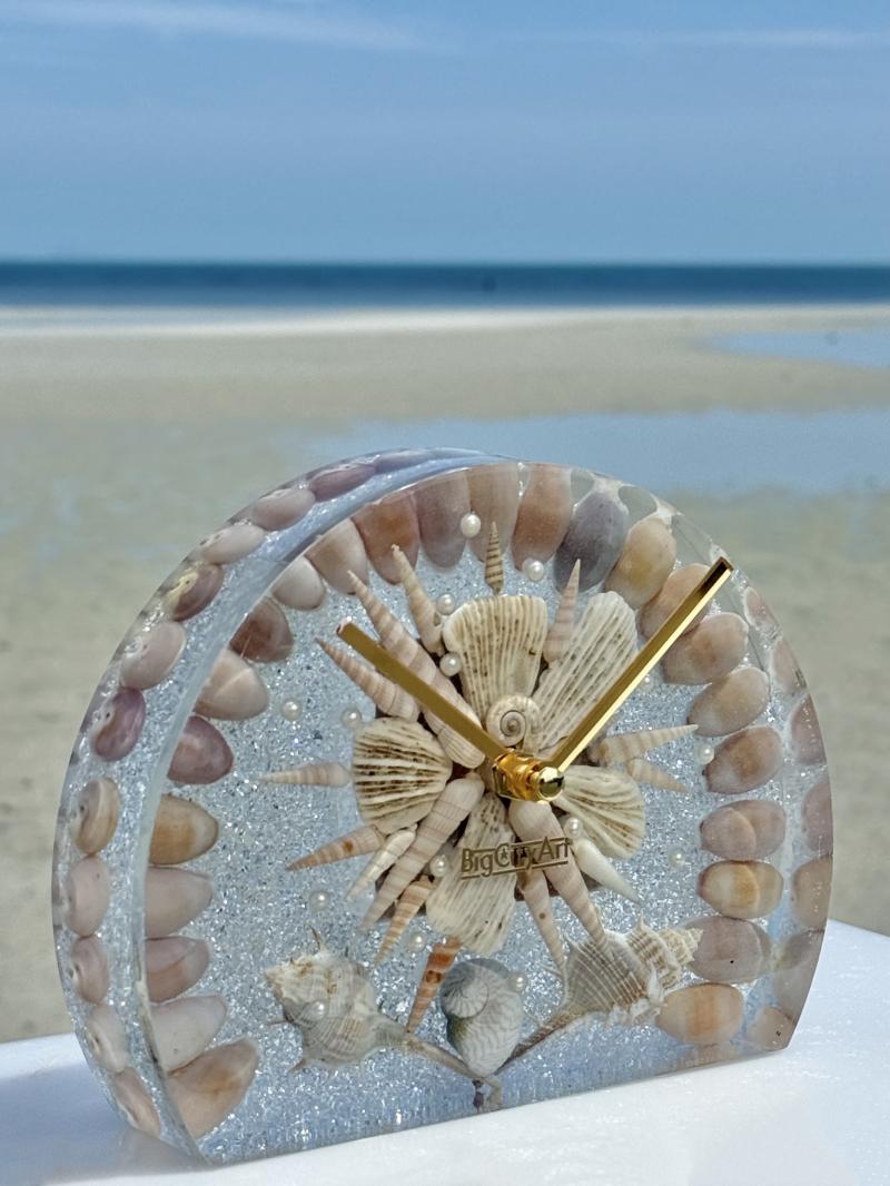 147 Table clock