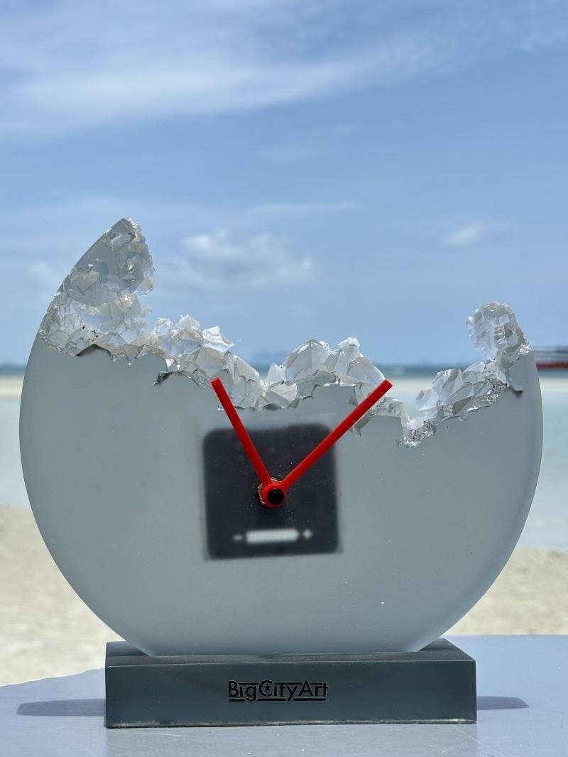 164 Table clock