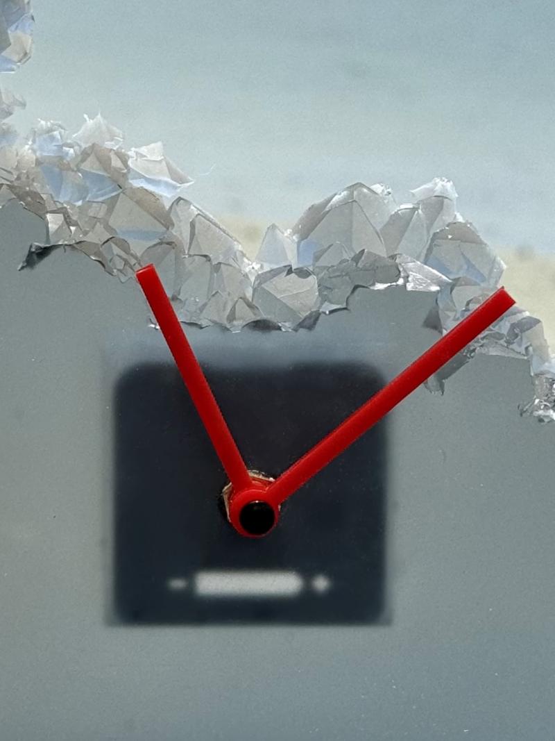 164 Table clock