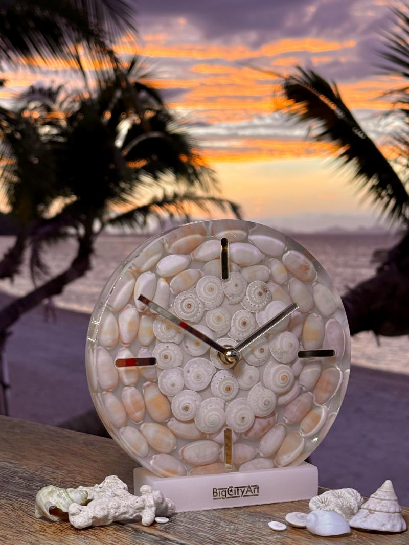 170 Epoxy resin table clock with seashells